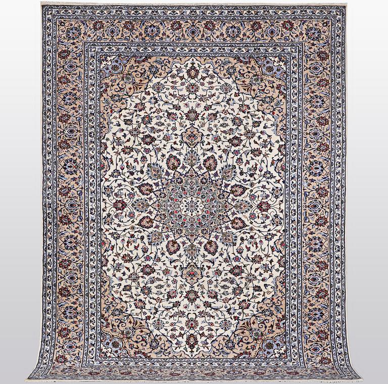 Matta, Keshan, ca 355 x 252 cm.