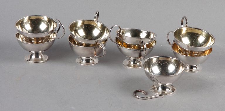 PUNSCHBÄGARE, 8 st, silver, bl a F. Olsson,  1940-tal. Tot 275 g.