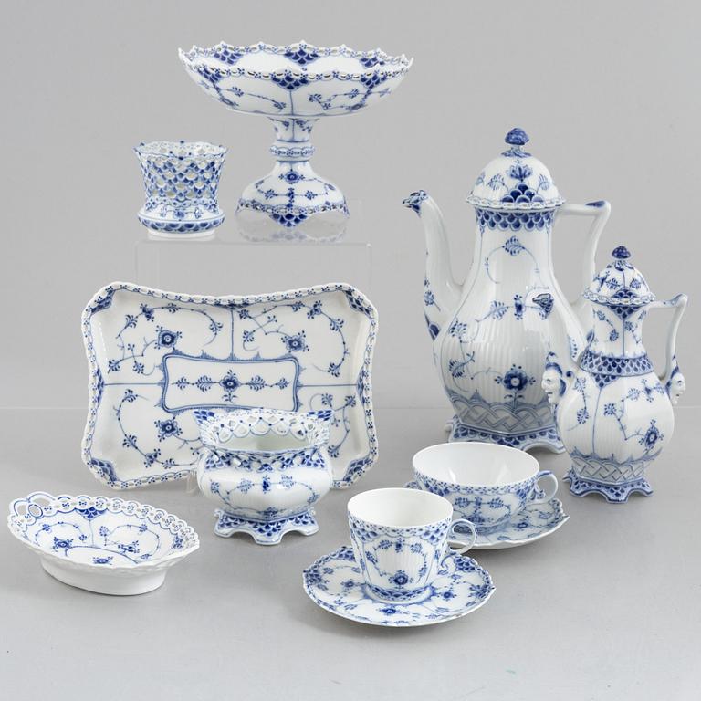 Royal Copenhagen, 21 pieces of "Blue Fluted" porcelain, Denmark, 20th century.