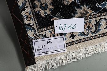 Gallerimatta, Nain, part silk, ca 300 x 77 cm.