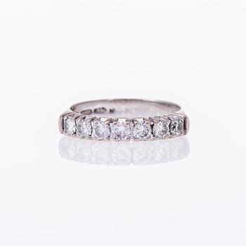 RING, 18K vitguld, briljantslipade diamanter tot. 0,77 ct. Elis Kauppi, Kupittaan Kulta 1988. Vikt ca 4,1 g.