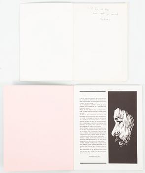 Mapp med grafik av Richard Årlin & Olof Sandahl.