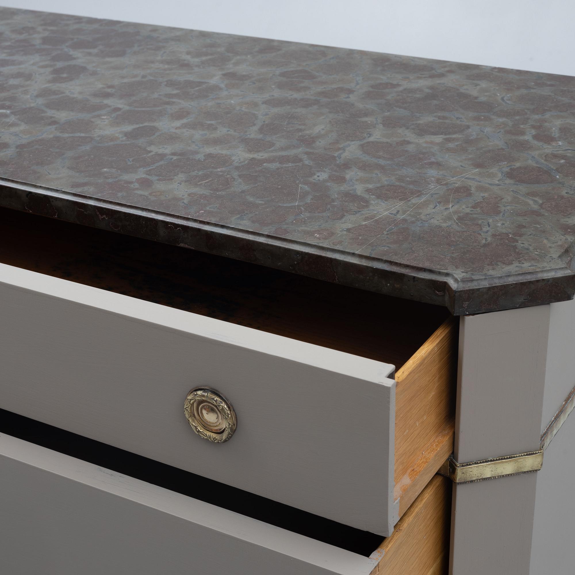 Chest of drawers, Gustavian style, 20th century.