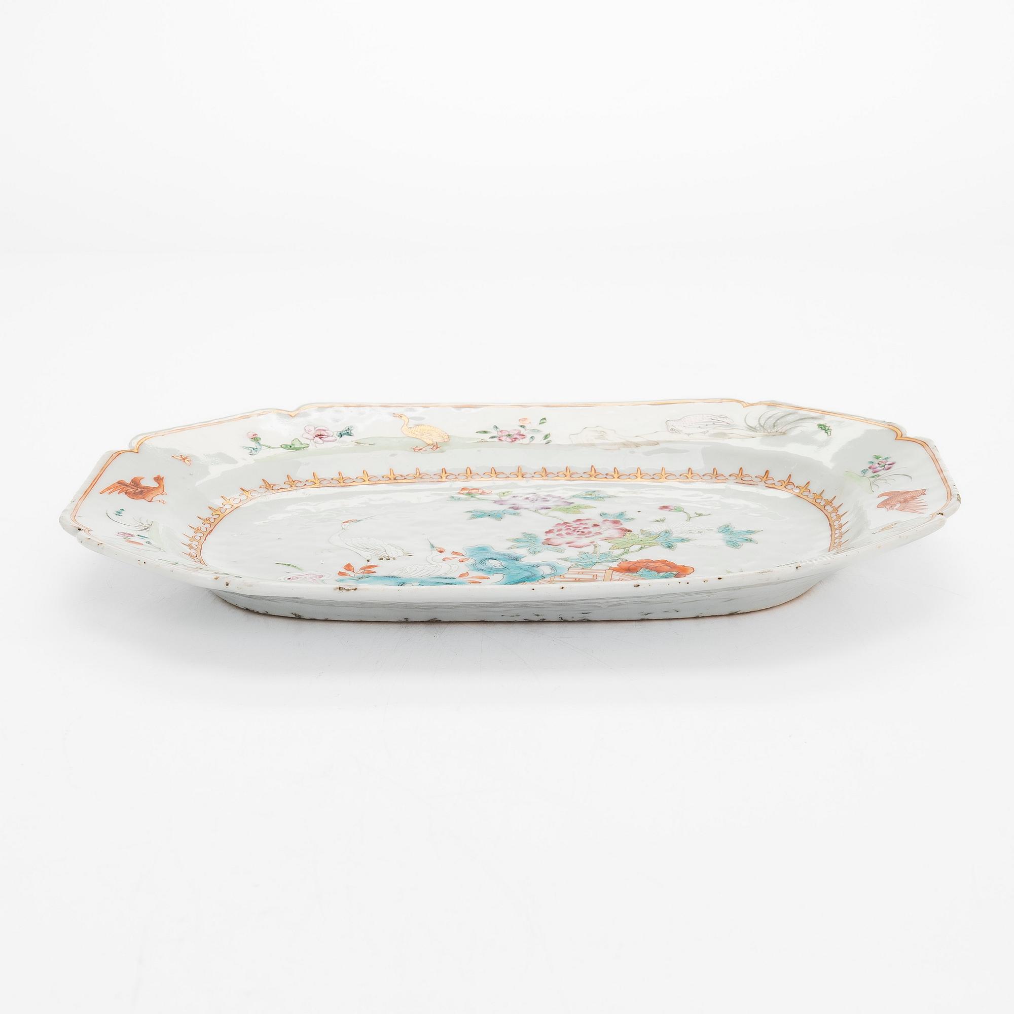 A porcelain serving dish, China, Qing dynasty, Qianlong (1736-95).
