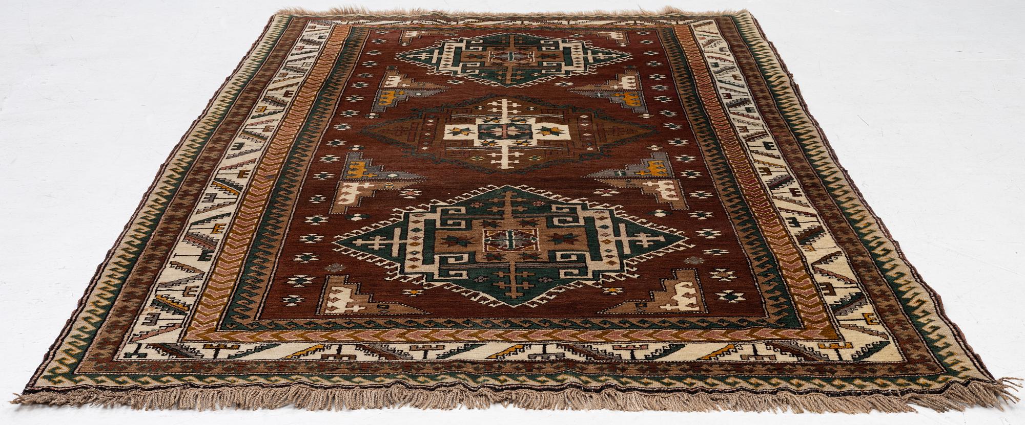 Carpet, Kazak style, approx. 270 x 165 cm.