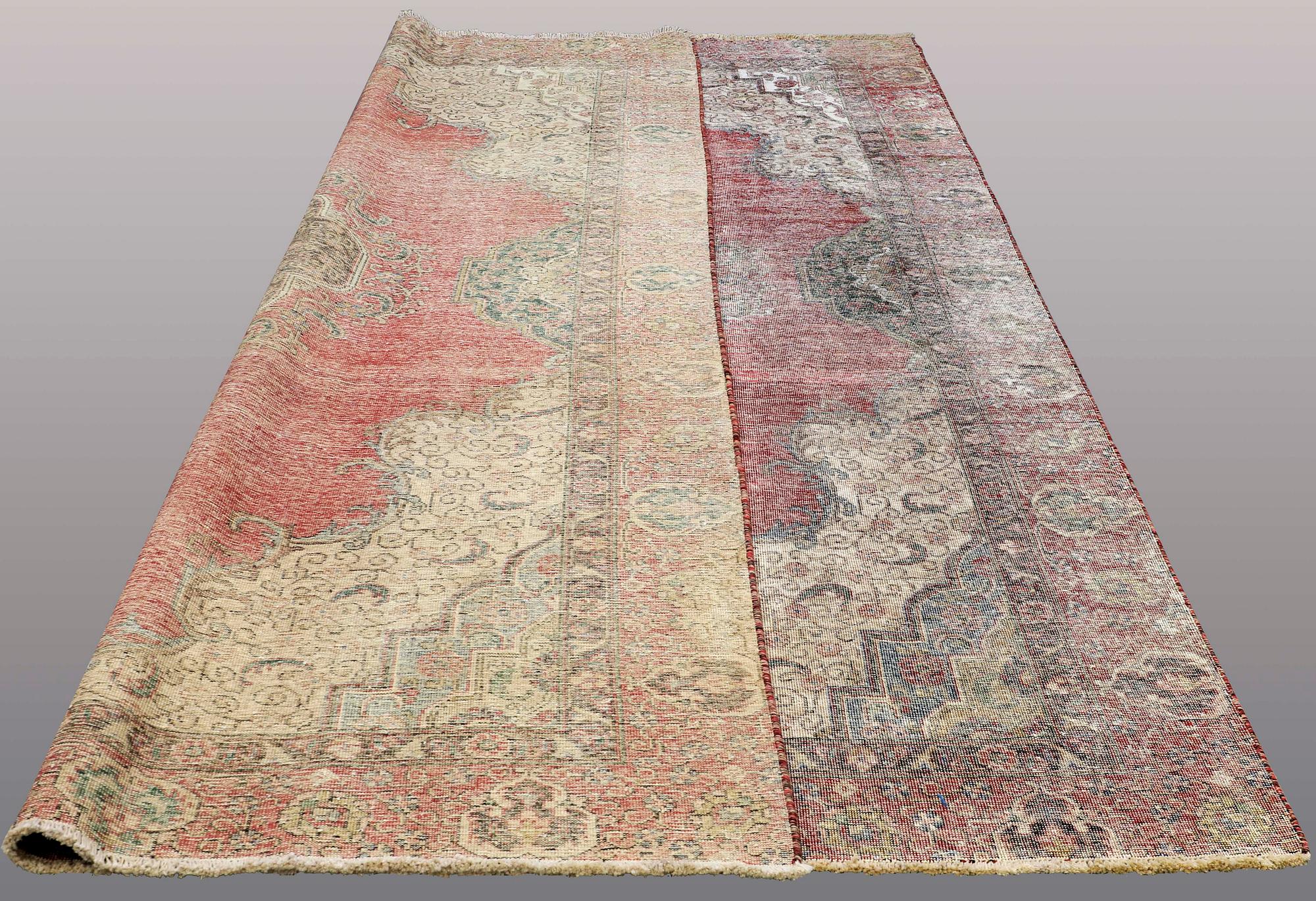 A CARPET, Oriantal, ca 364 x 272 cm.