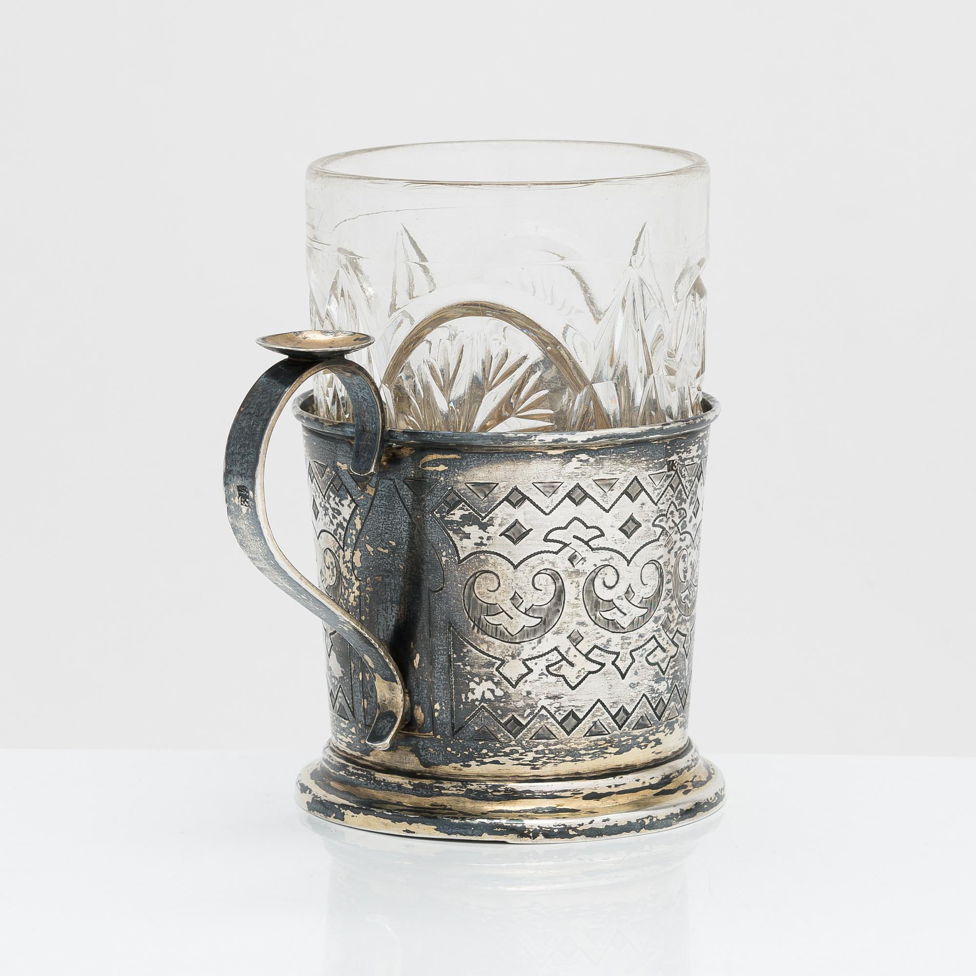 Teelasinpidike, hopeaa, Moskova 1878, ja jälkiruokalusikoita, 5 kpl, hopeaa, hovihankkija Ljubavin, Moskova 1908-17.