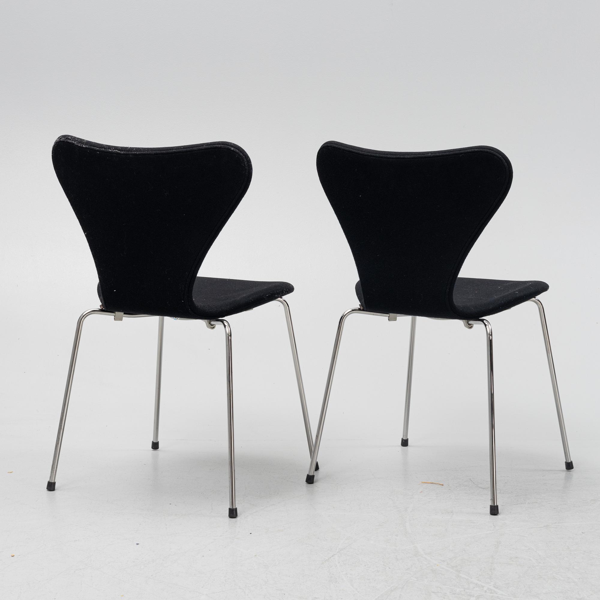 Arne Jacobsen, a set of six 'Series 7' chairs from Fritz Hansen, 21st Century.