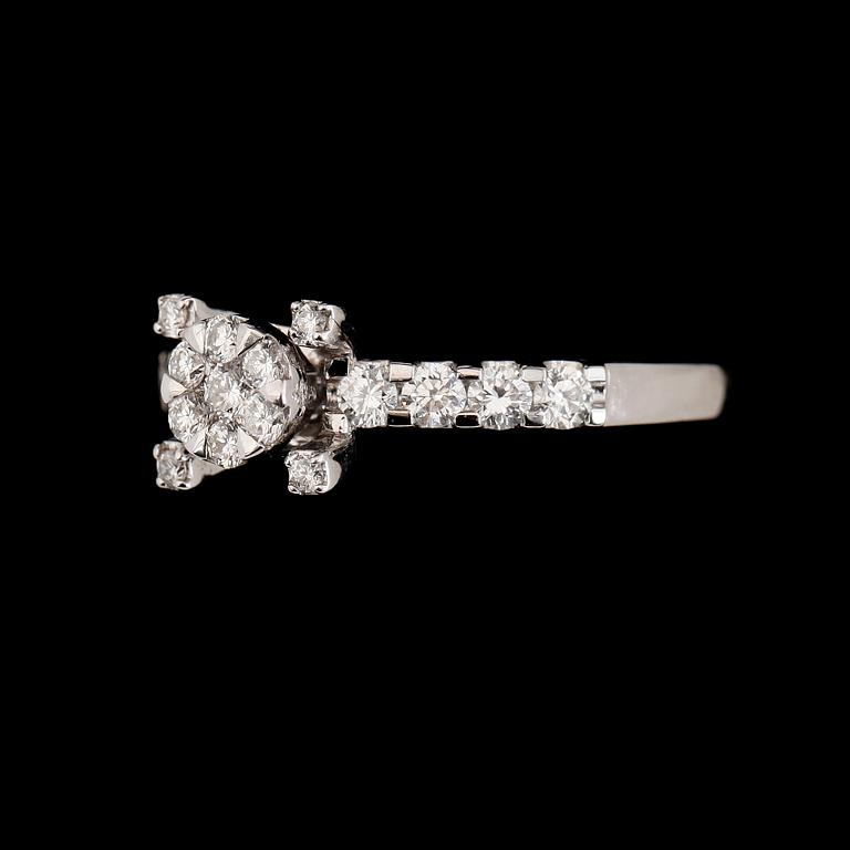 RING, 18K vitguld, briljantslipade diamanter. Vikt ca 3 g.