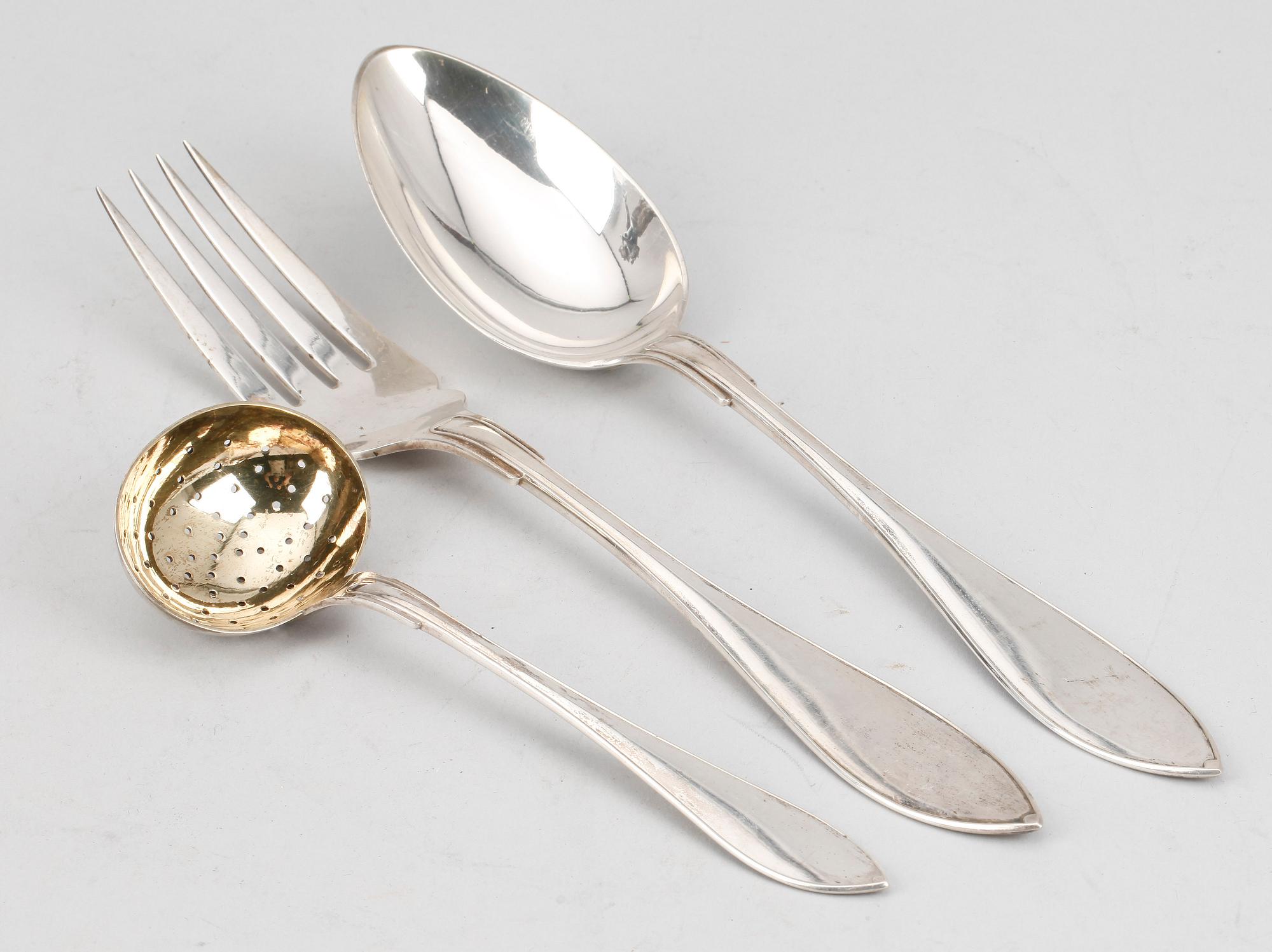 UPPLÄGGNINGSBESTICK, 3 delar, "Svensk spets", bland annat C.G Hallberg, 1917. Total vikt ca 328g.
