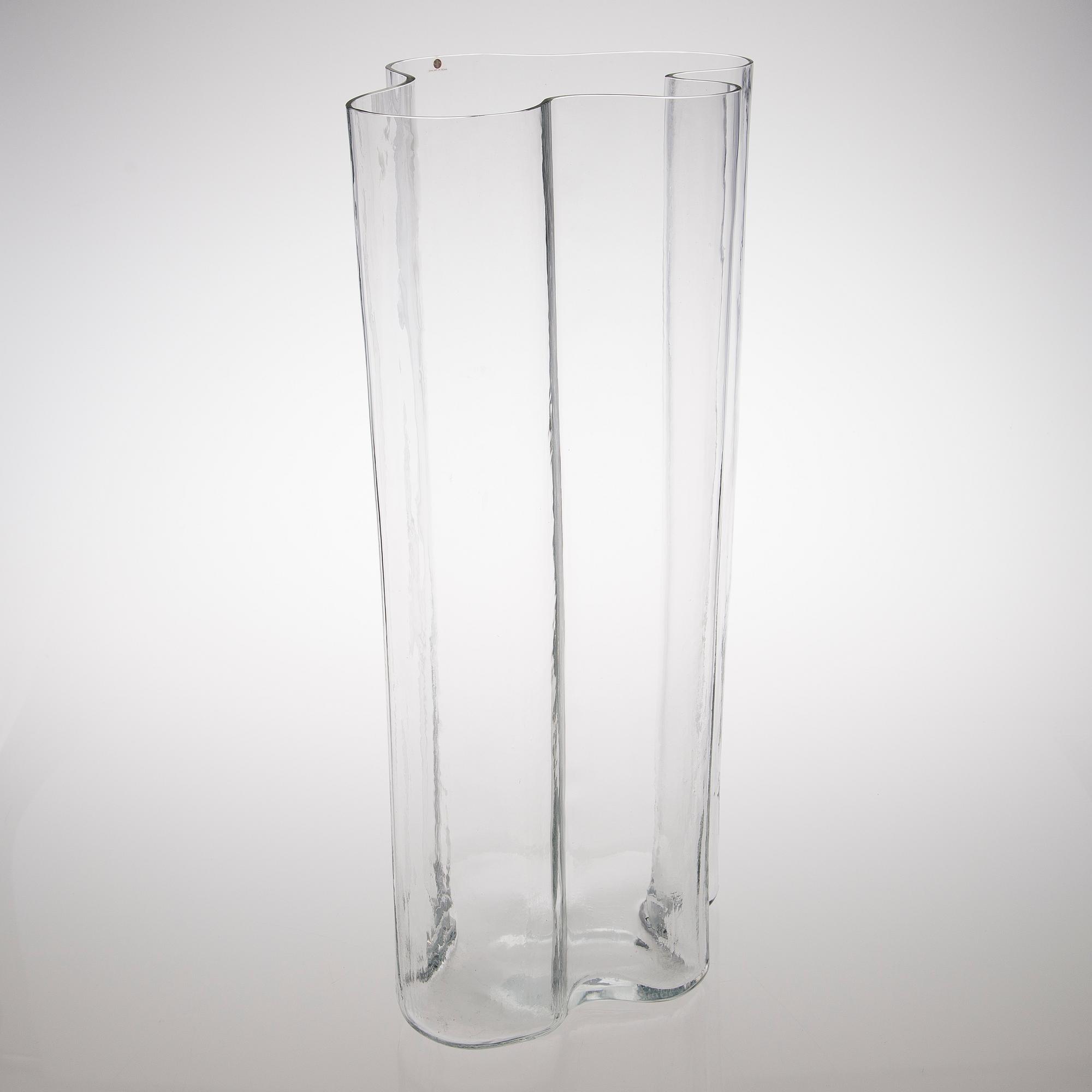 Alvar Aalto, An early 1970s '9753' vase signed Alvar Aalto, Iittala.