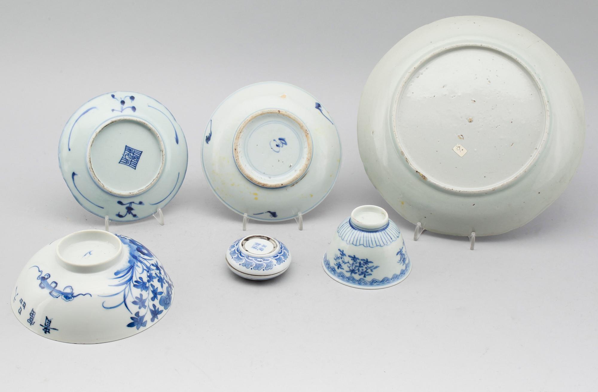 SAMLING PORSLINSFÖREMÅL, 6 delar, Kina, 1800-1900-tal.