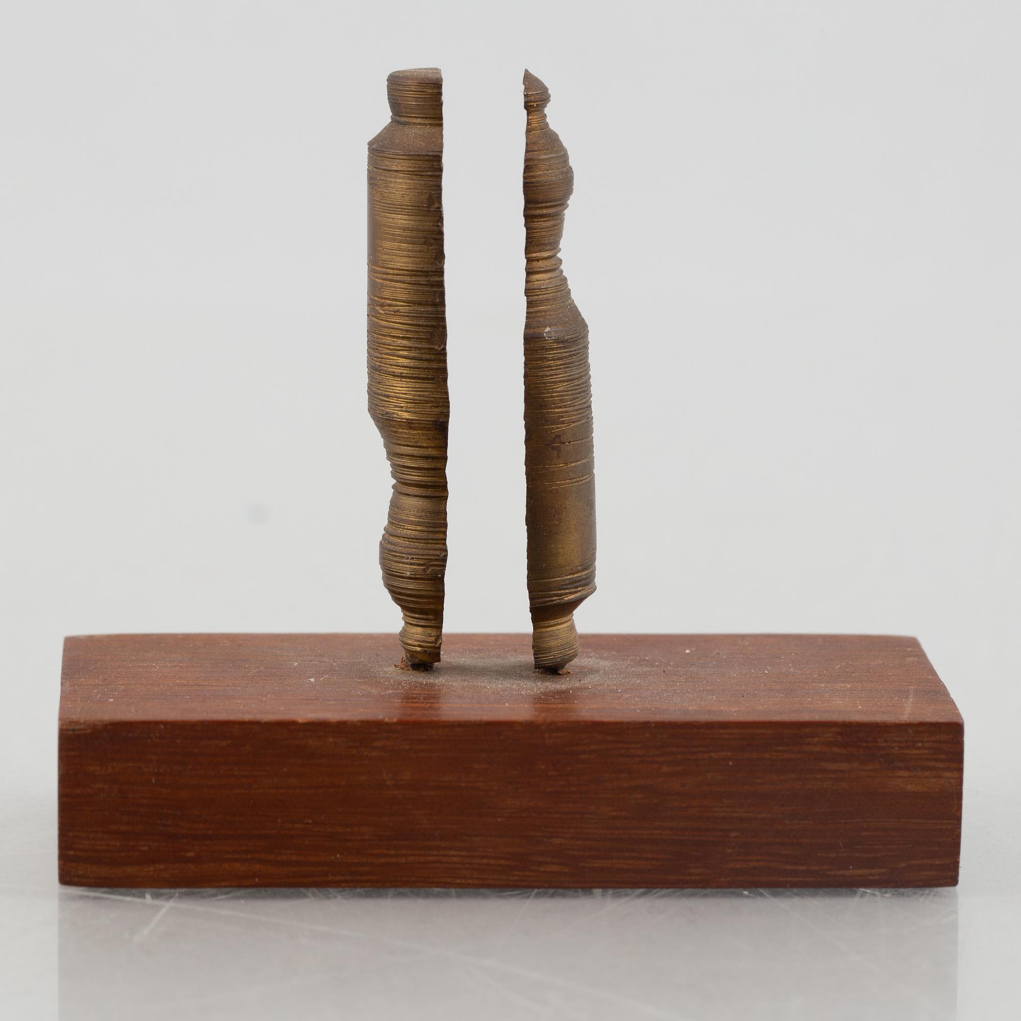 Arne Jones, Figures.