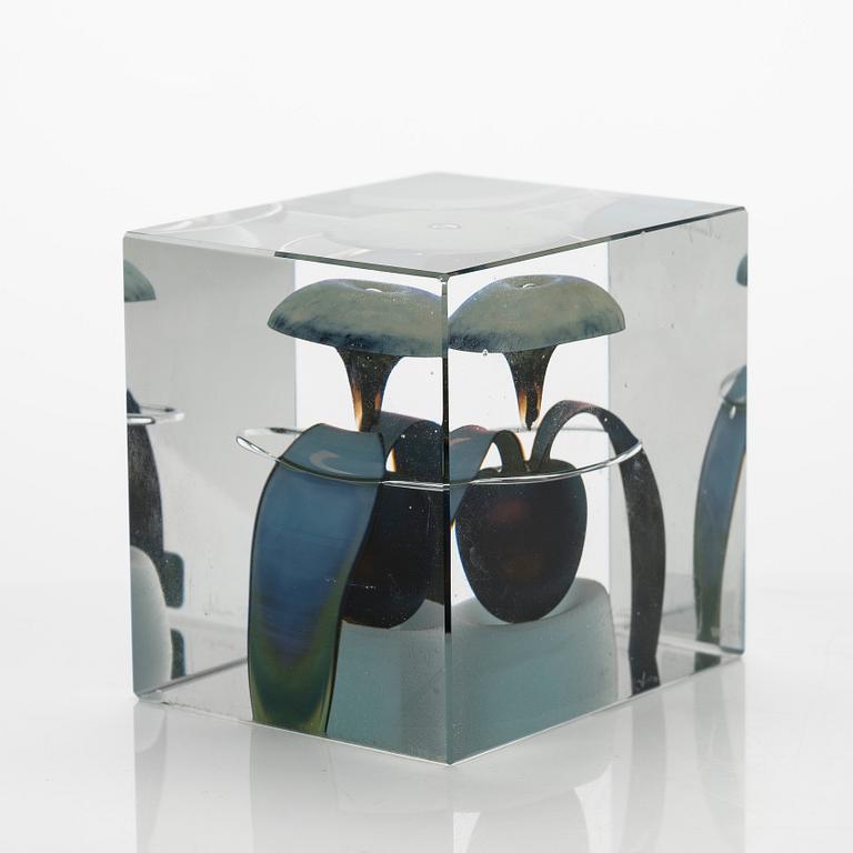 Oiva Toikka, vuosikuutio, signeerattu Oiva Toikka, Nuutajärvi 1977, numeroitu 662/2000.