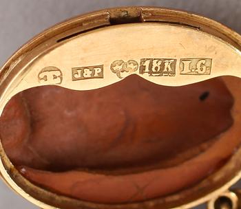 ARMBAND, 18 k guld, skuren valnöt, Japan, svenska stämplar 1887.