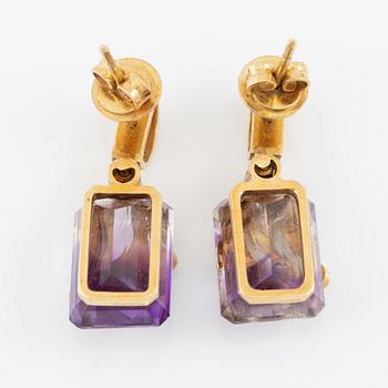 Earrings, 18K gold with amethysts and brilliant-cut diamonds.