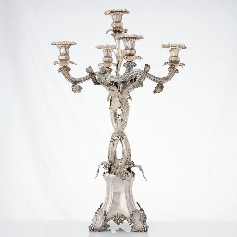 Gustaf Möllenborg-Féron, kandelabrar för fem ljus, ett par, silver, Stockholm 1858. Nyrokoko.