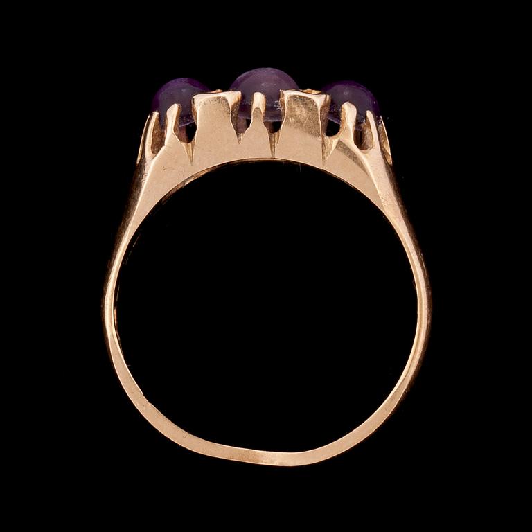 RING, 18k guld med ametister. Göteborg. Vikt ca 3 g.
