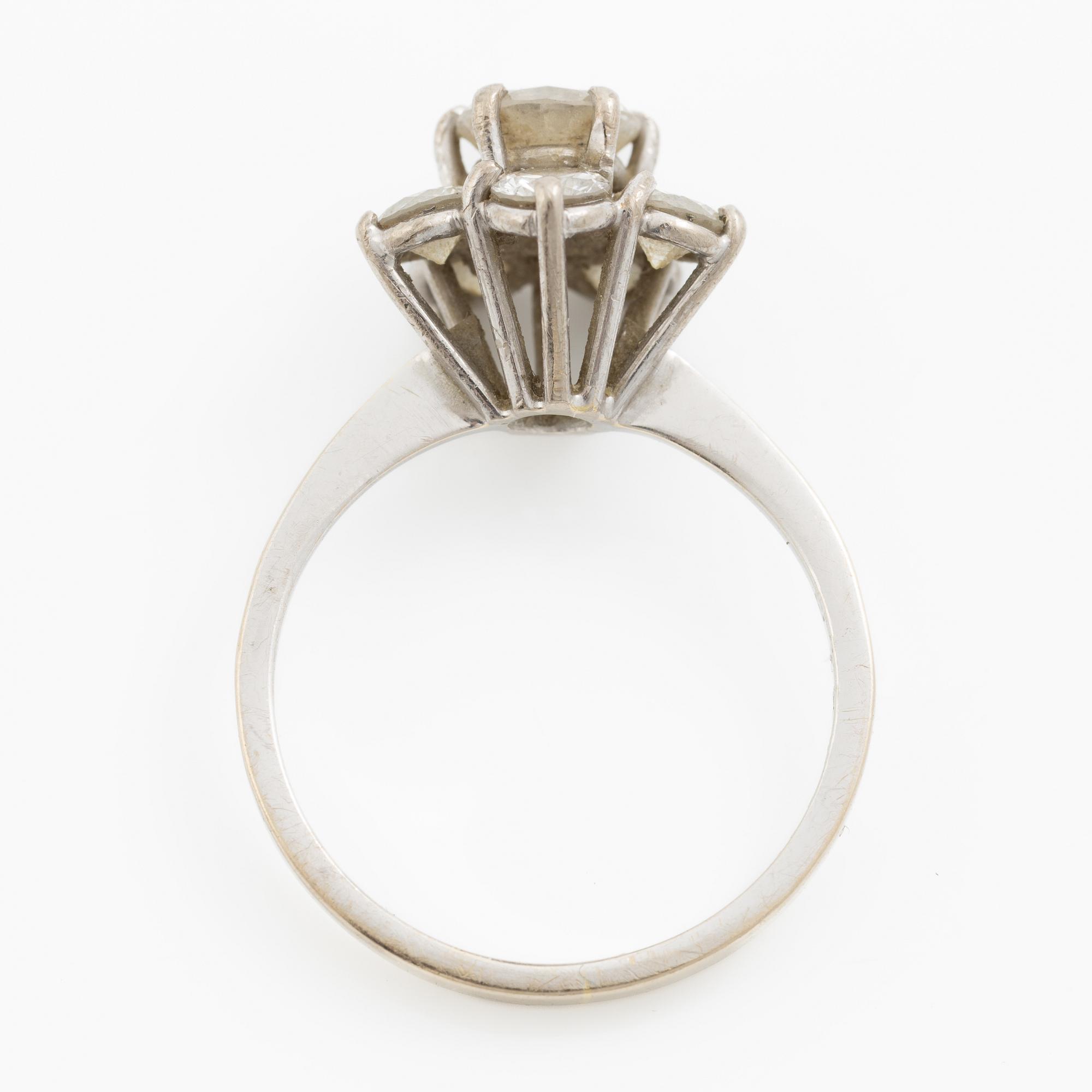 Ring, cameo model, white gold with brilliant-cut diamonds.
