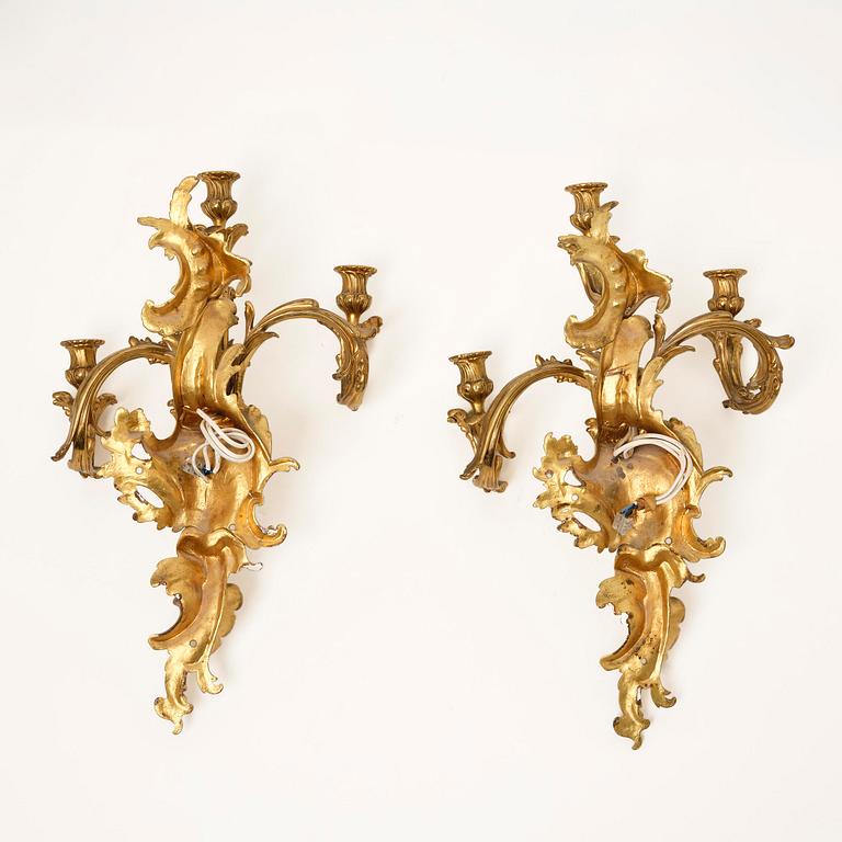 Appliquer, ett par, för tre ljus, omkring år 1900, Louis XV-stil.