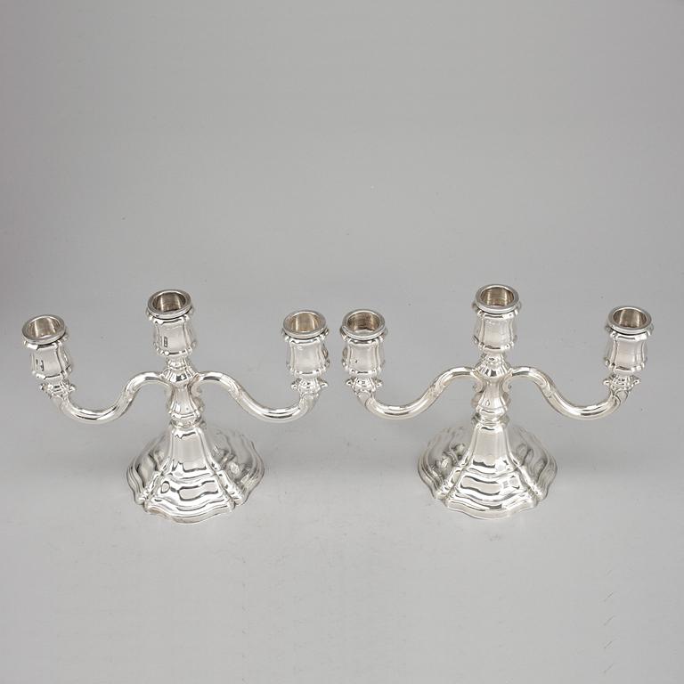 KANDELABRAR, ett par, silver, Tyskland, 1900-talets första hälft.