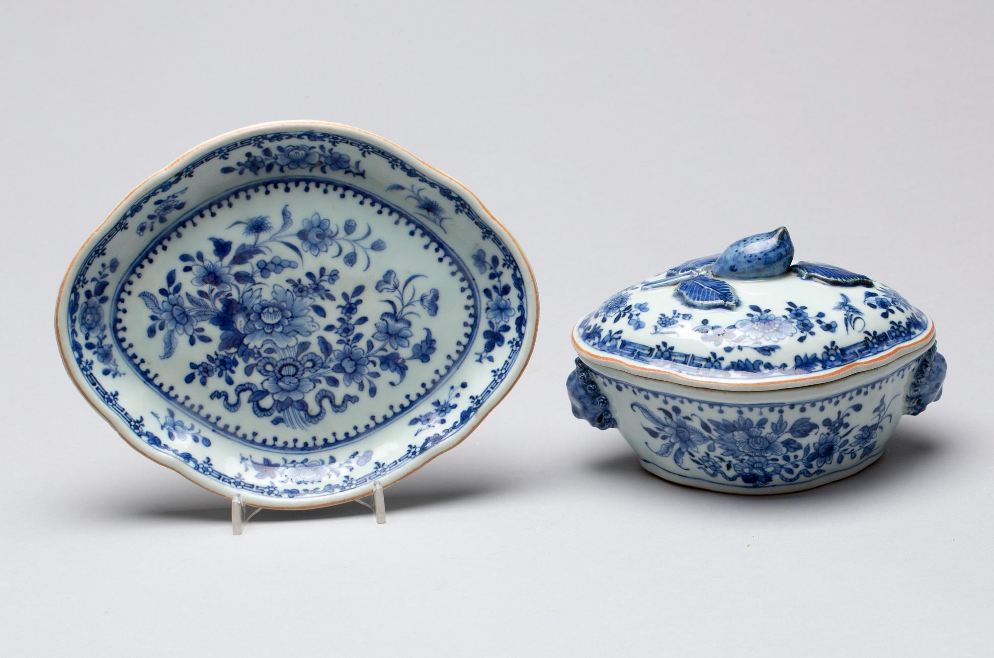 SMÖRTERRIN MED FAT, porslin, Kina, Qingdynastin, Qianlong (1736-1795).