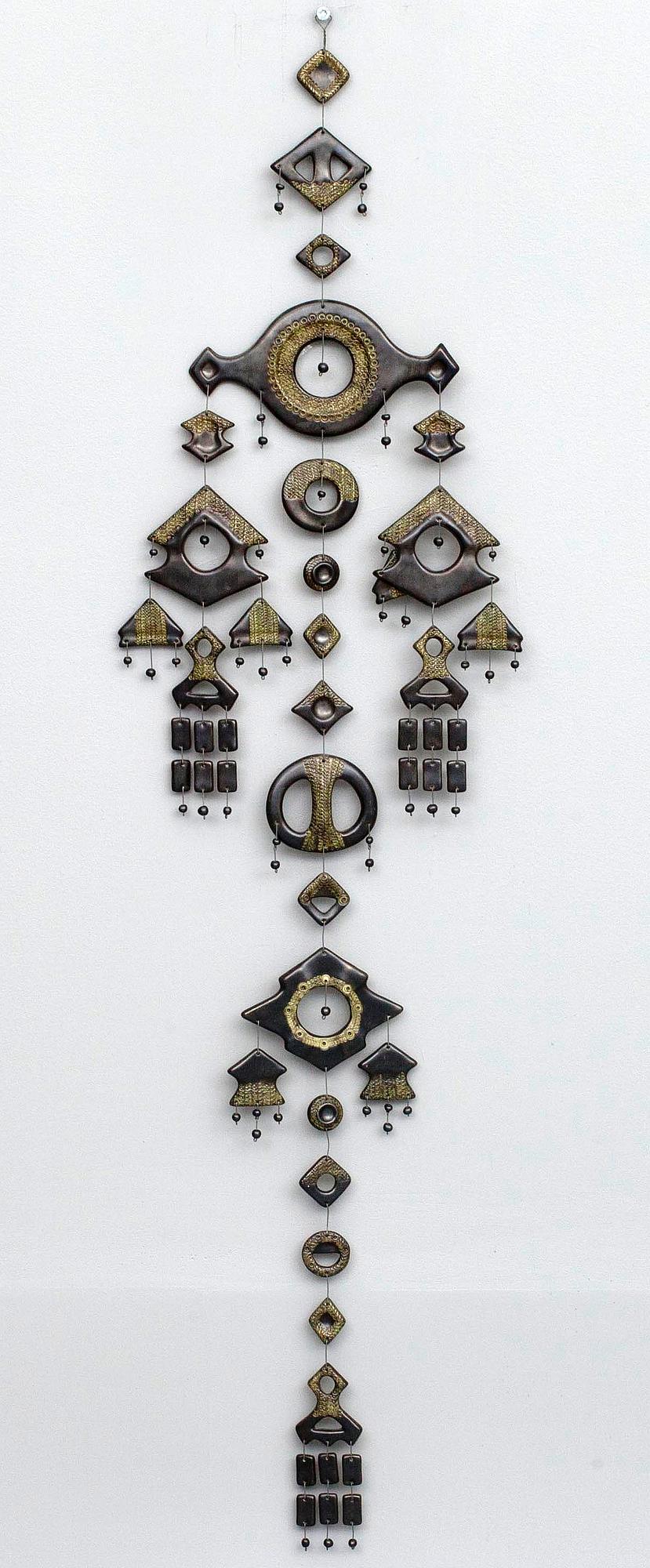 VÄGGDEKORATION, keramik och metall, Maija-Liisa Vasenius,  signerad i godset, Kalevala koru, Finland 1960-70-tal.