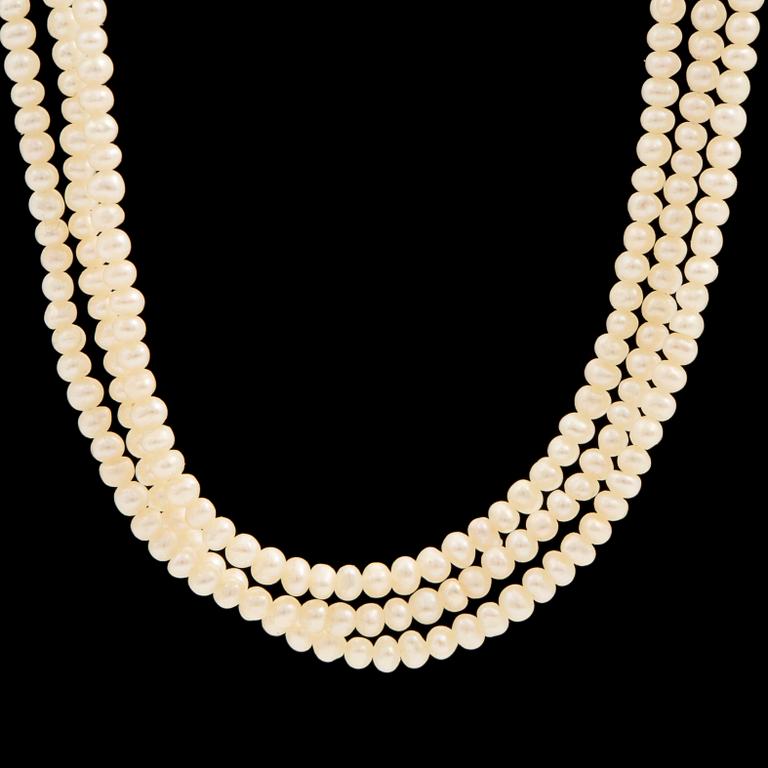 A pearl necklace with clasp, Charlotte Lynggaard, Ole Lynggaard, with brilliant-cut diamonds, 18K white gold.