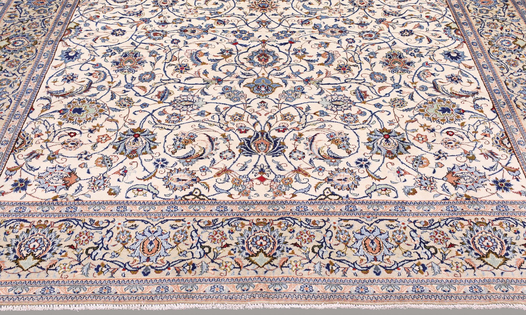 A carpet, Kashan, ca 402 x 278 cm.
