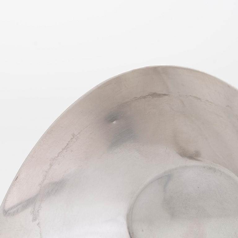 Tapio Wirkkala, two silver bowls, marked TW, Kultakeskus, Hämeenlinna 1960.