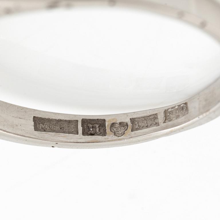 Ring, trestensring 18K vitguld med tre runda briljantslipade diamanter totalt 1.74 ct enligt gravyr.
