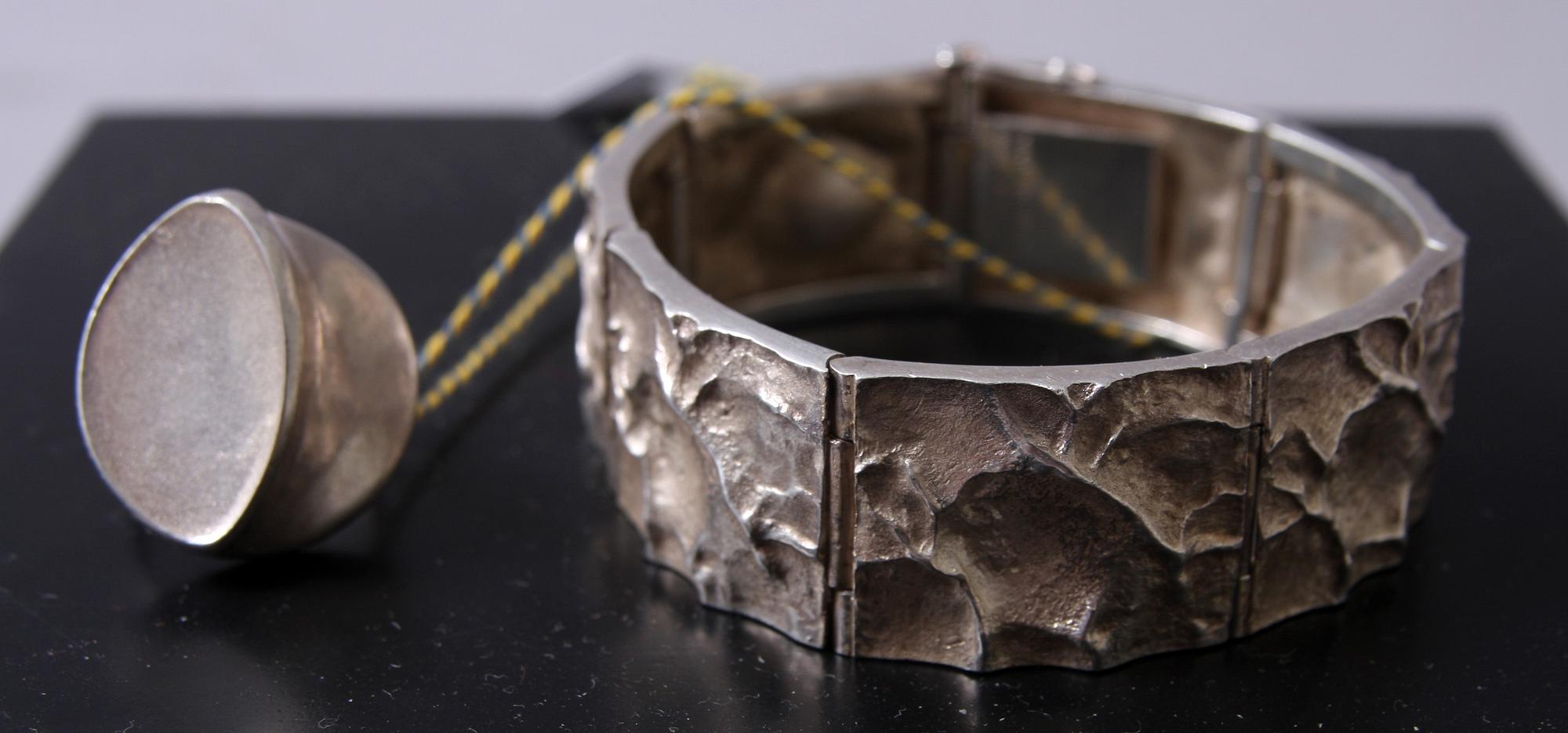 ARMBAND samt RING, sterlingsilver, Matti J. Hyvarinen, 1962 o 1972. Finland.