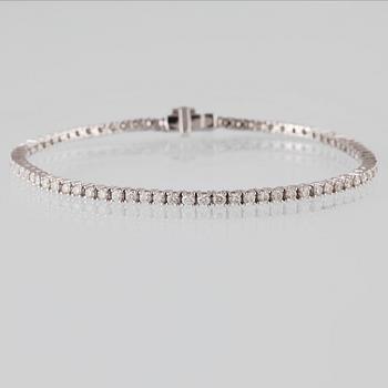 ARMBAND, 18K vitguld med 27 briljantslipade diamanter 2.29 ct. Vikt 9,6 gram.