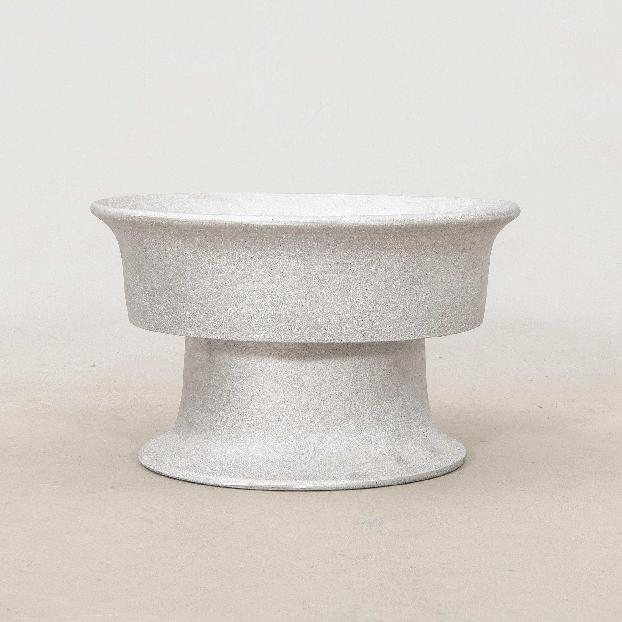 Signe Persson-Melin, ytterfoder Byarums bruk gjuten aluminium.