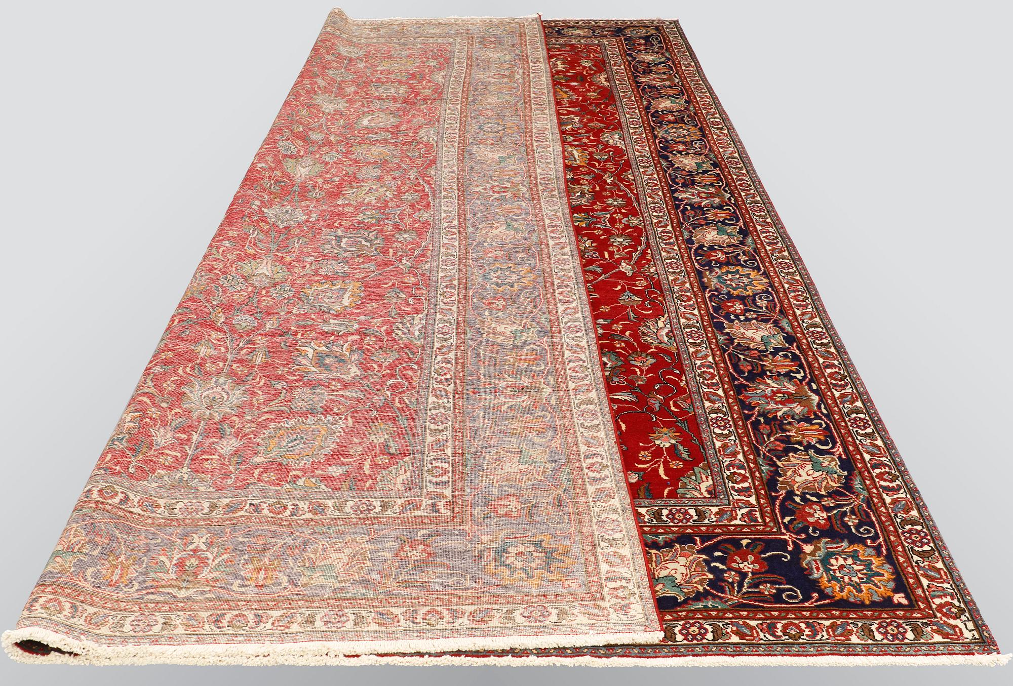 A carpet, Tabriz, ca 472 x 302 cm.