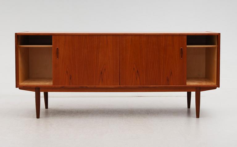 SIDEBOARD, P.S. Heggen, Nordfjordeid, Norge 1900-talets andra hälft.