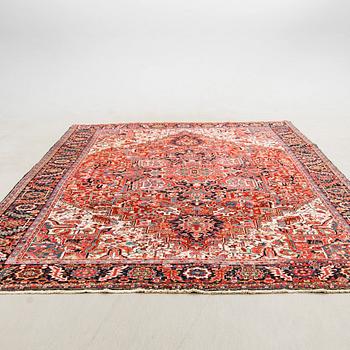 Carpet, semi-antique Heriz, northwestern Persia, approx. 400 x 295 cm.
