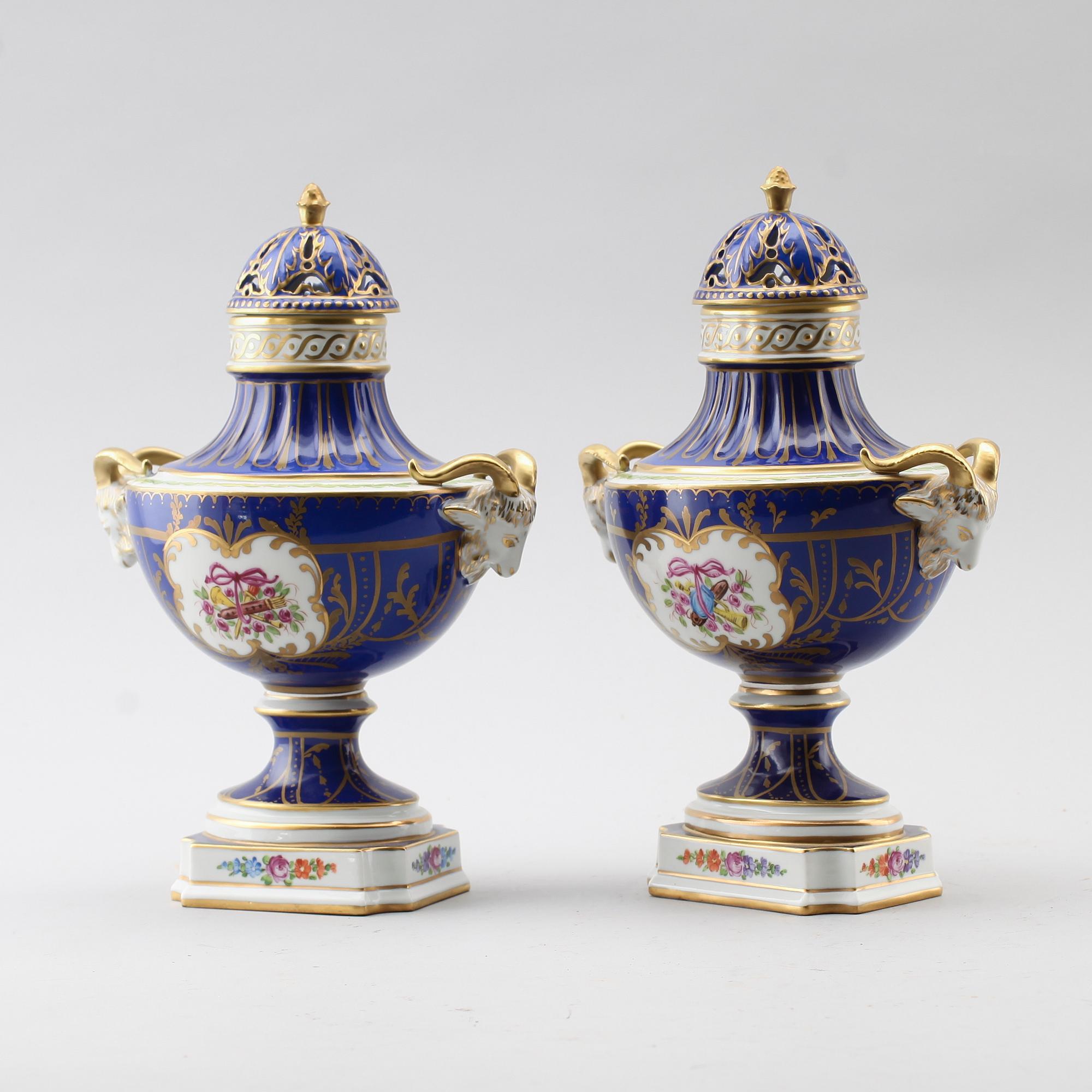 LOCKURNOR, 1 par, porslin, Dresden, 1900-talets mitt.