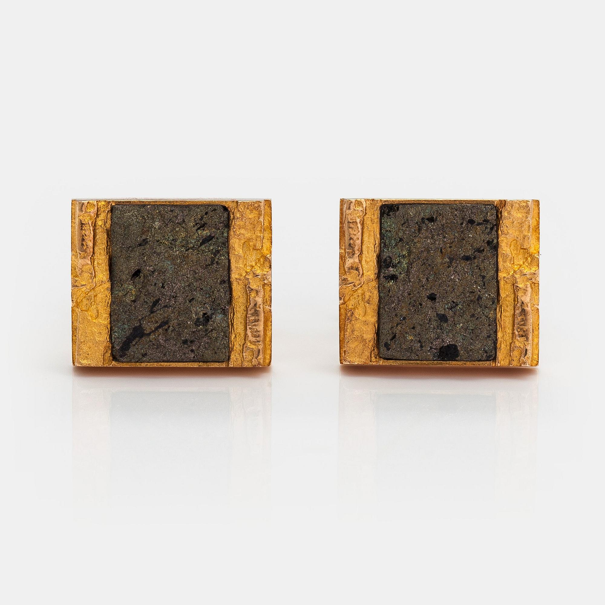 Björn Weckström, "Gold stones", a pair of 14K gold cufflinks with copper ore. Lapponia 1979.