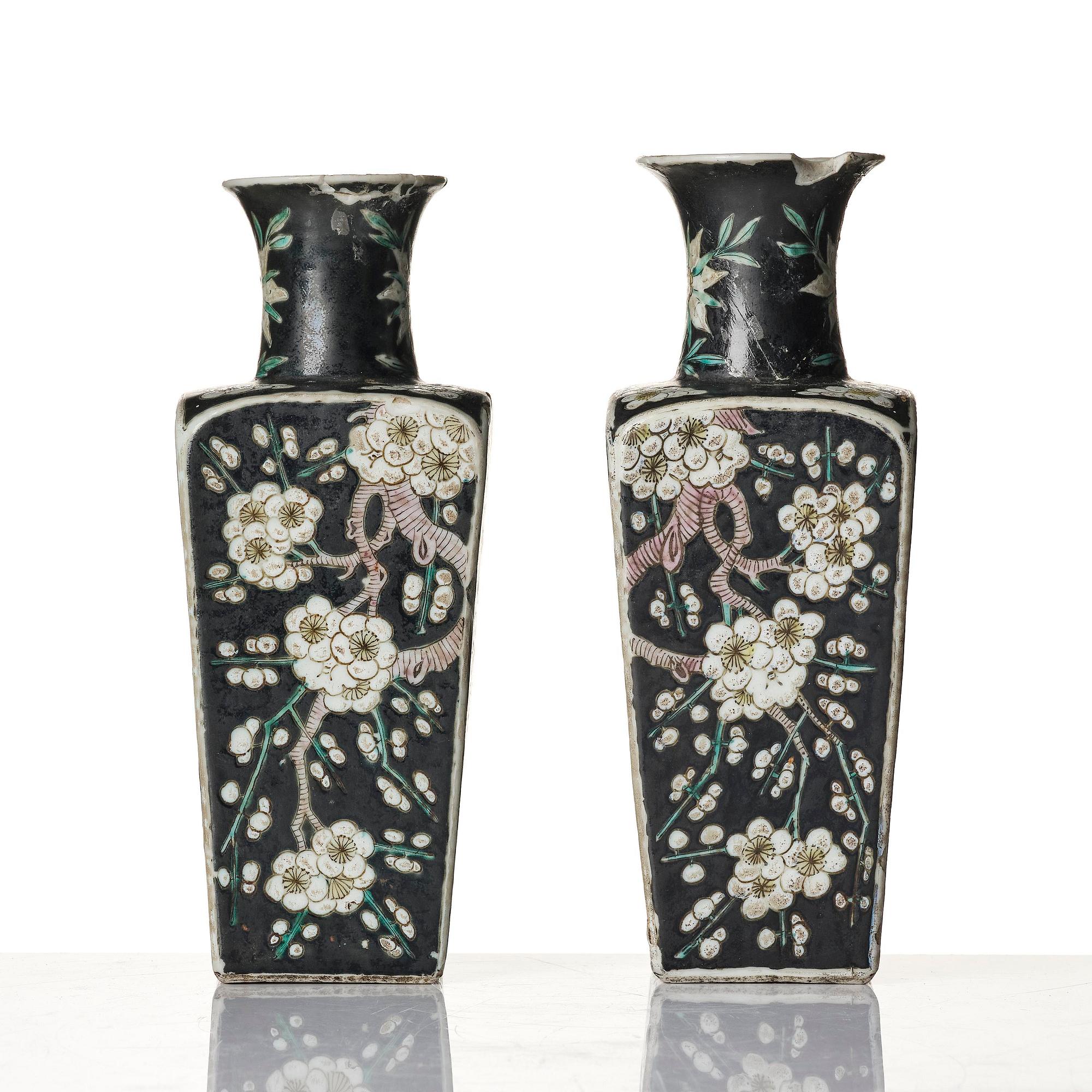 A pair of famille noire vases, late Qing, c. 1900.