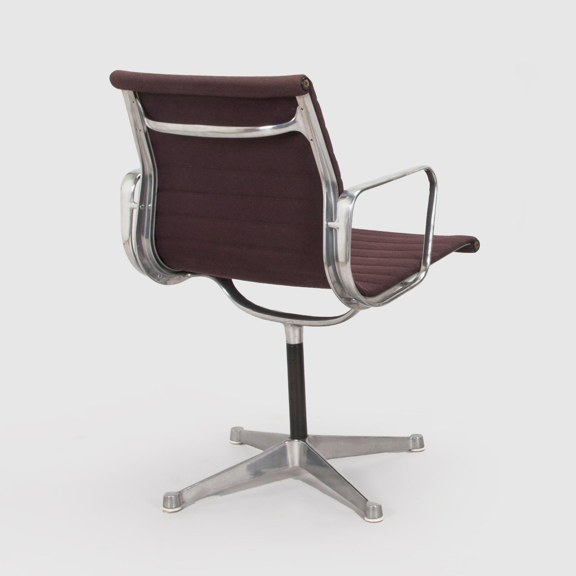 Charles & Ray Eames, työtuoli, malli EA 108, Herman Miller, 1970-luku.