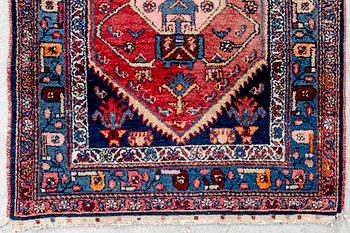 A semiantique Hamadan carpet ca 180x92 cm.