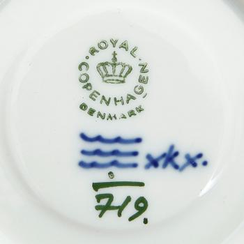 MOCCA samt KAFFESERVISDELAR, 13 st, "Musselmalet", Royal Copenhagen, Danmark, 1900-talets andra hälft.