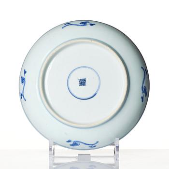 A blue and white dish, Qing dynasty, Kangxi (1662-1722).