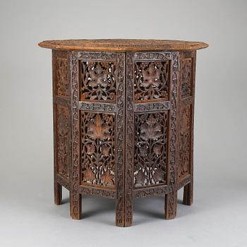 BORD, orientaliskt, 1900-talets första hälft.