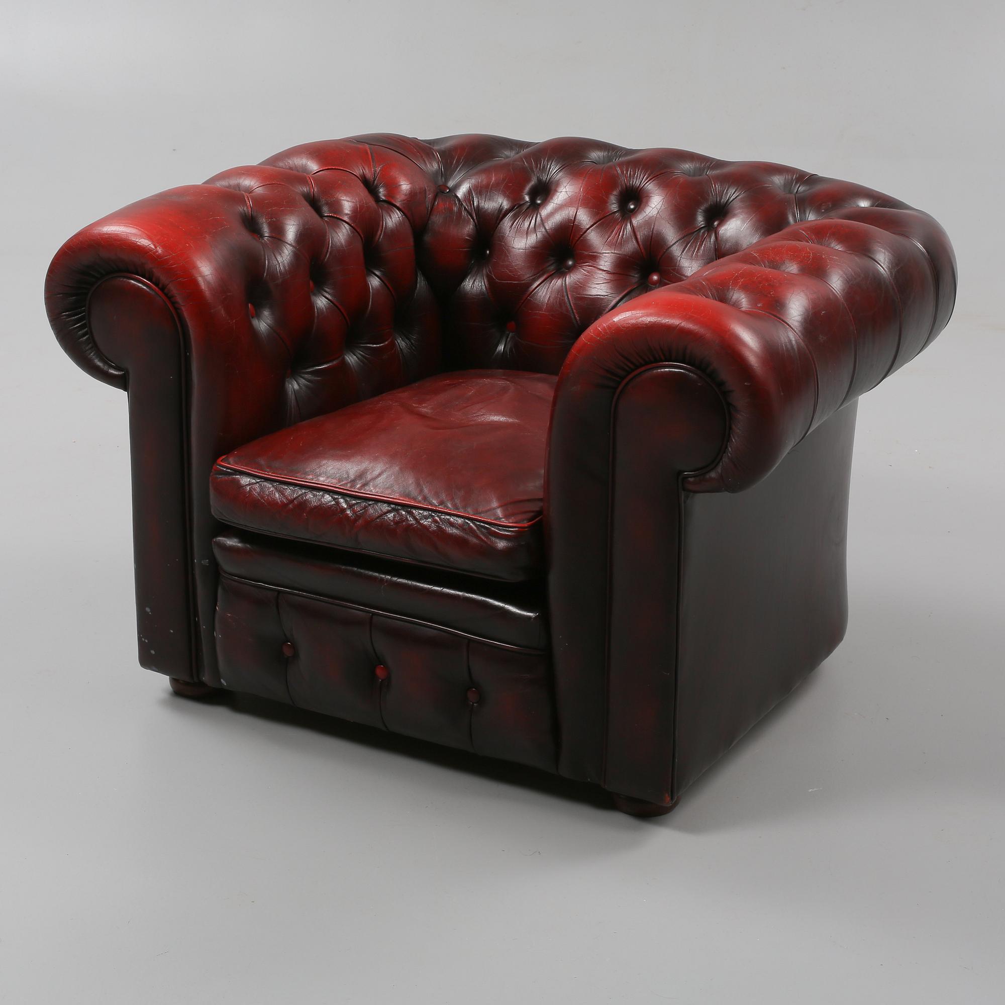 FÅTÖLJ, Chesterfield-modell, 1900-talets andra hälft.