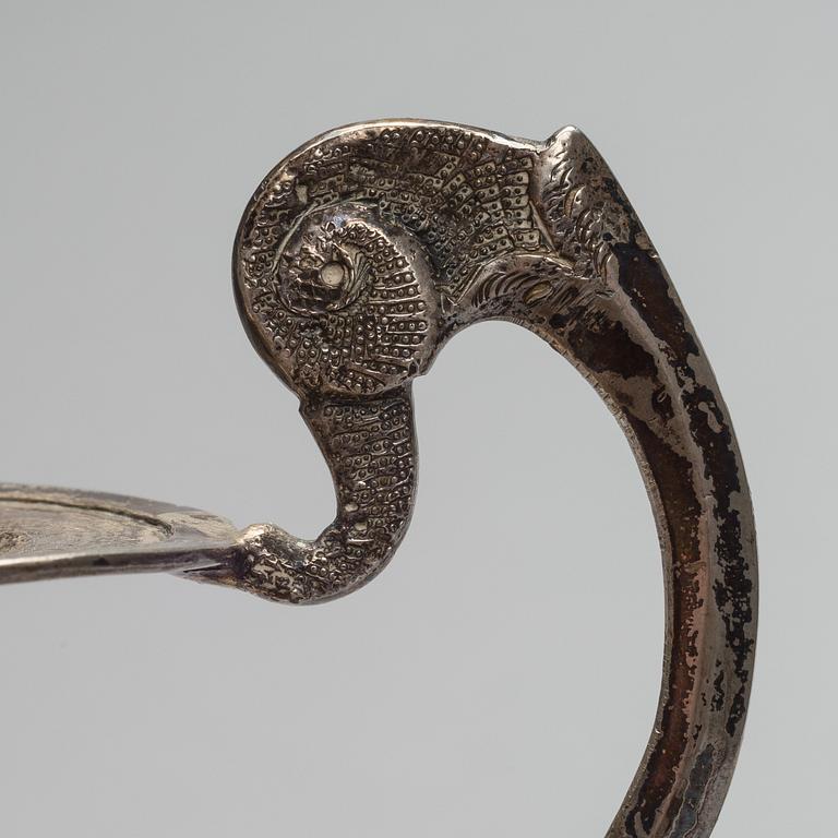 URNA / VAS, österländskt silver, finska kontrollstämplar 1969. Vikt 560 g.