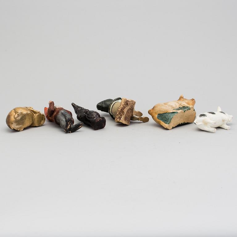A lot of six pottery figurines 19/20th century.