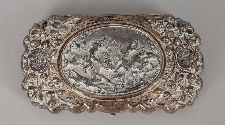 ETUI för spegel och kam, silver, ostämplat, 1800-tal. Tot. vikt ca 158,9 g.