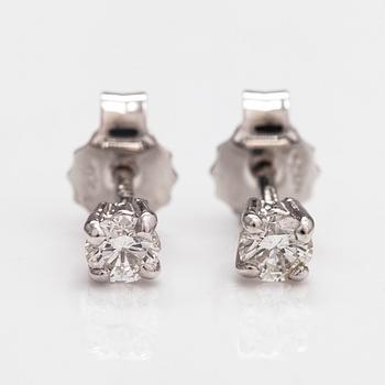 A pair of 18K white gold earrings with diamonds ca. 0.40 ct in total.